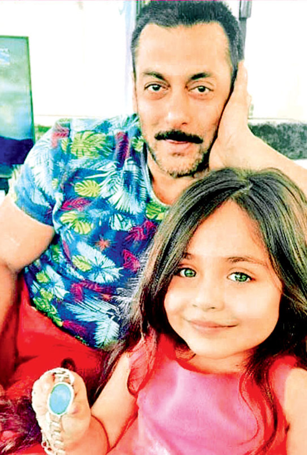 سيلفي سلمان والطفله