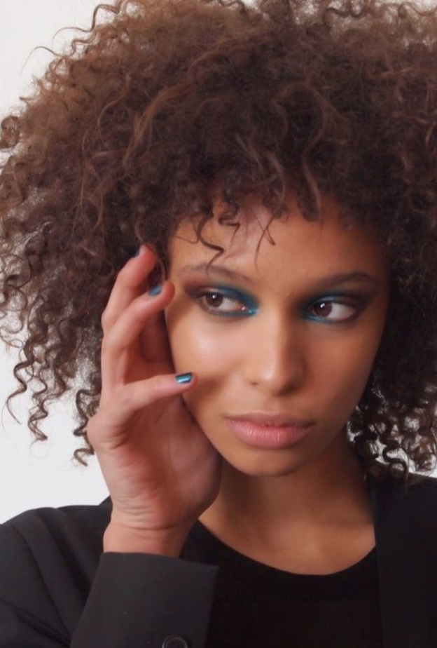 تسريحات عفوية للمراة العملية