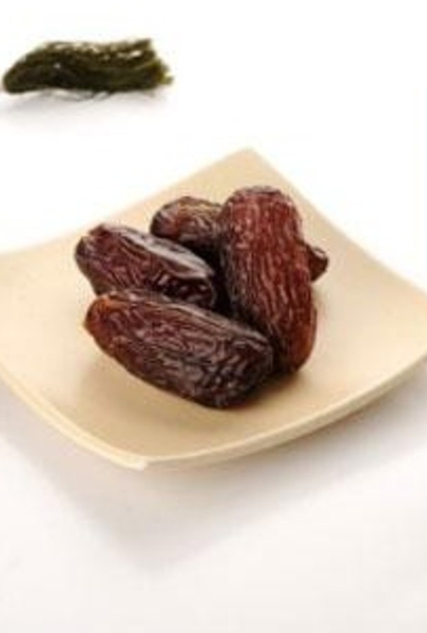 اهمية الماء والتمر للمحافظة على الوزن