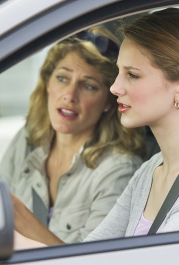 نصائح لتعليم الابن المراهق فن قيادة