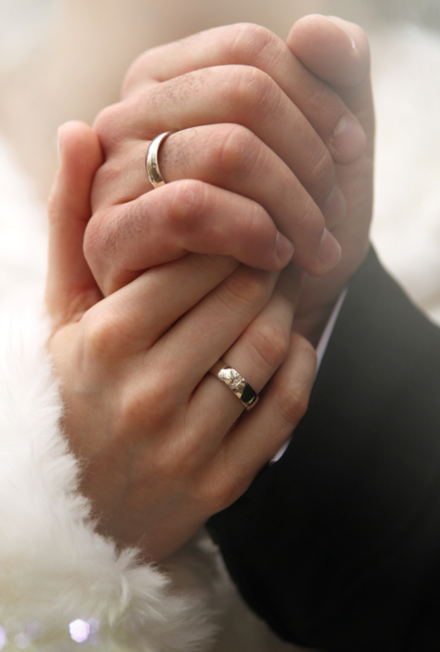 اسباب خلع الرجل لخاتم الزواج هل الخيانة ام سبب اخر