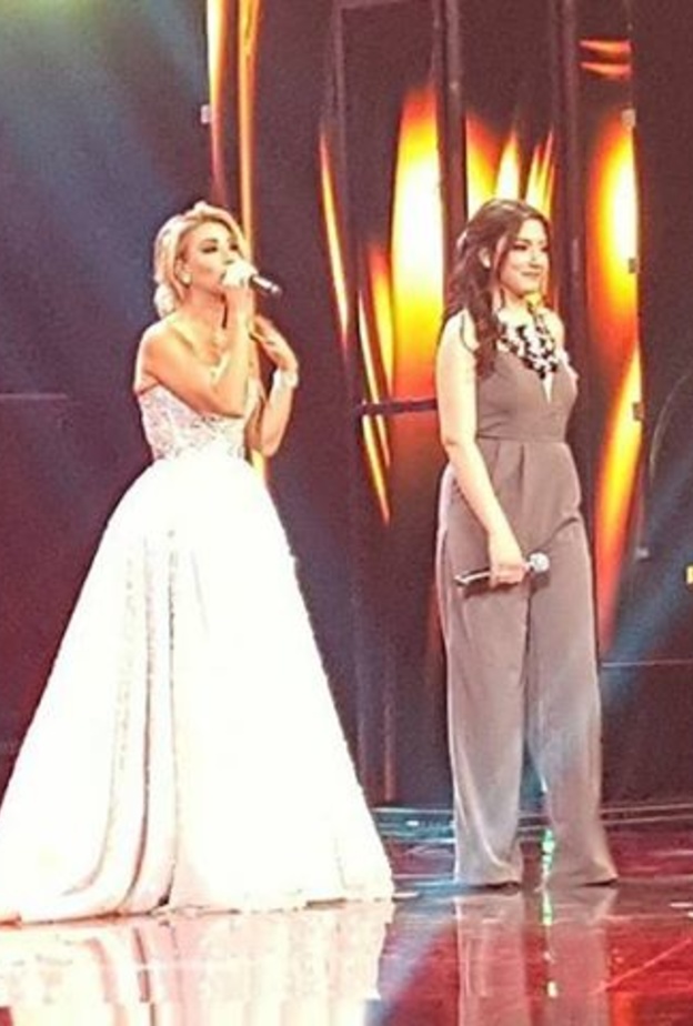  الفستان الأبيض الكبير