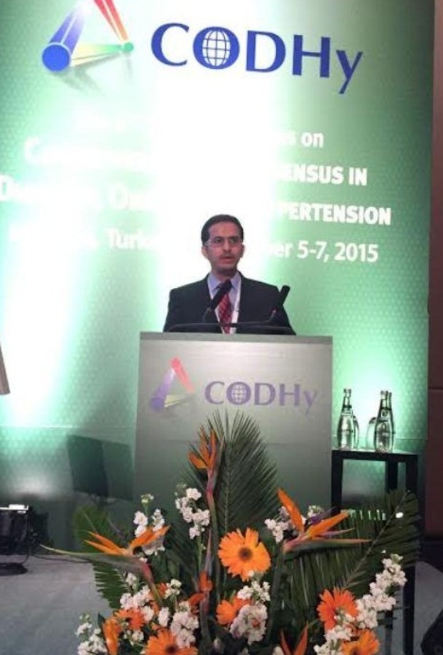 الباحث السعودي أثناء المؤتمر التركي