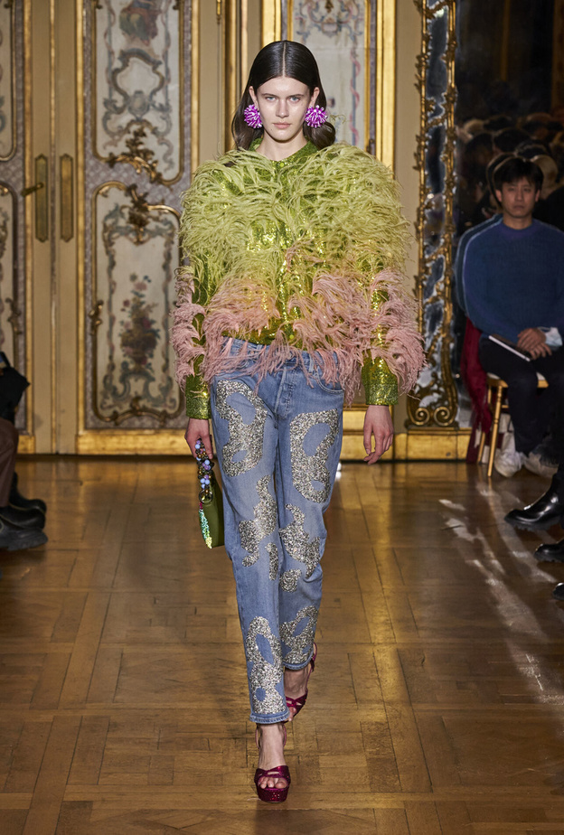 بناطيل بأقمشة الجينز سترافق أناقتك عام 2023