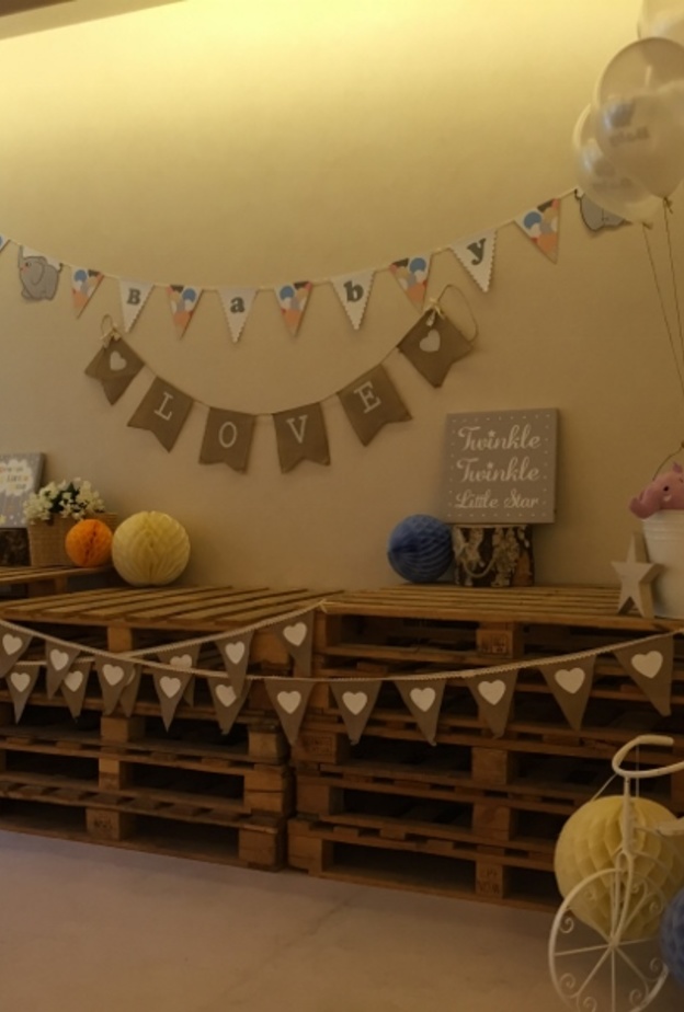 تنسيق بوحي من حيوان الفيل باللون الأبيض