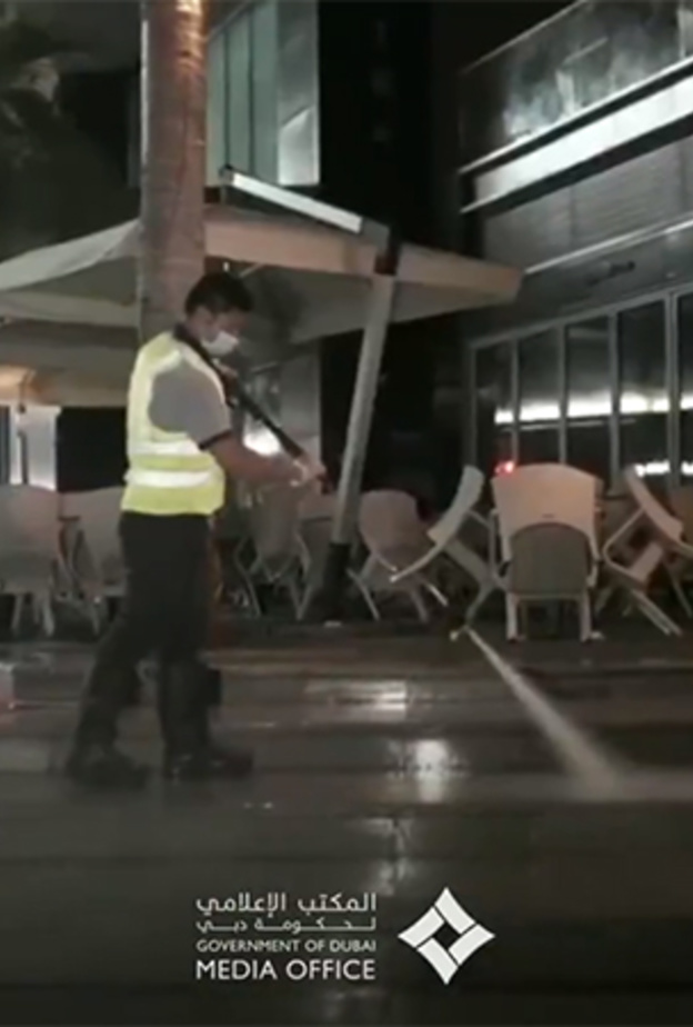 بلدية دبي تعزز إجراءات النظافة والتعقيم في مختلف مناطق دبي