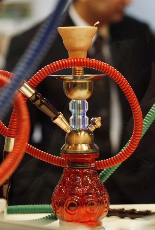 منع شرب الشيشة في الكورنيش والحدائق والامان العامة 