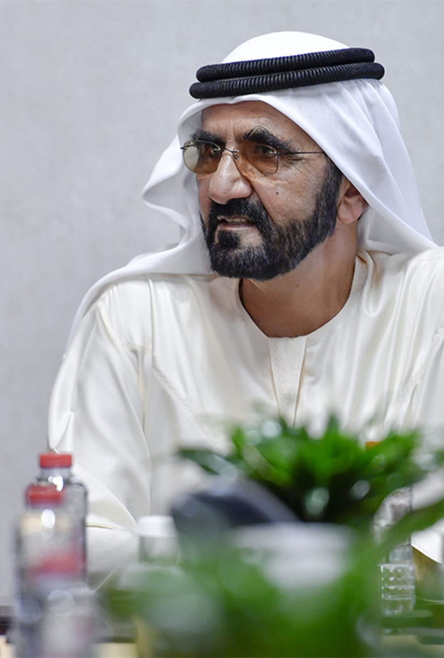 محمد بن راشد يوجه بصرف مكافأة لفرق عمل المراكز الحكومية الأفضل وتغيير مدراء المراكز الأسوأ