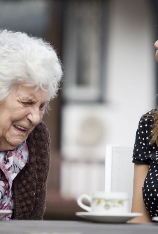 الشاي يحسن الحالة المزاجية لكبار السن