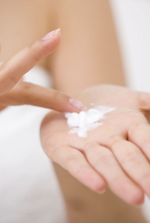 تبييض اليدين خطوة ضرورية هذا الشتاء