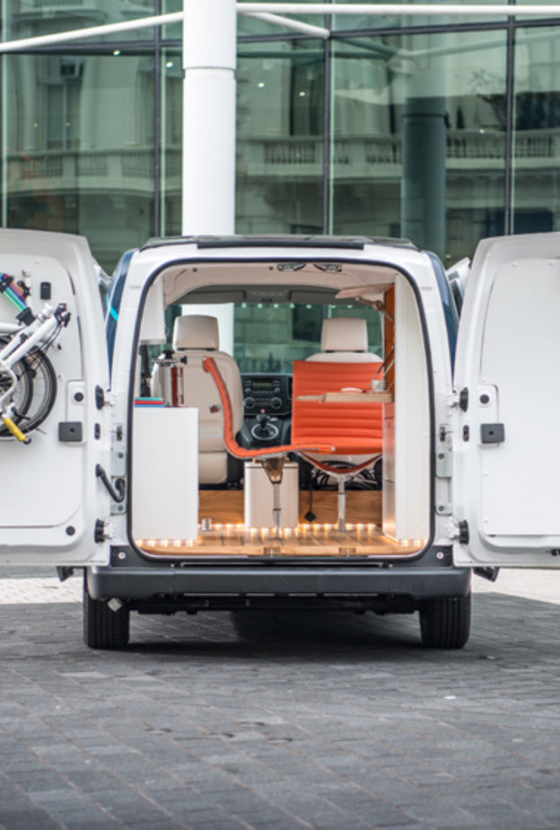 مكتبك متنقل مع سيارة نيسان e-NV200 !