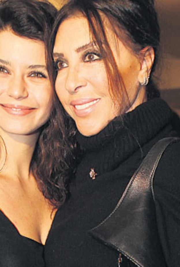 لقاء الممثلة التركية نبهات شهري وبيرين سات أمس