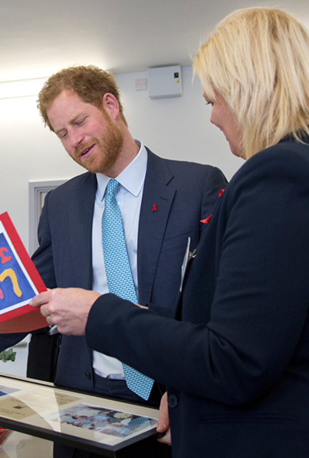 هدية يدوية الصنع للأمير هاري