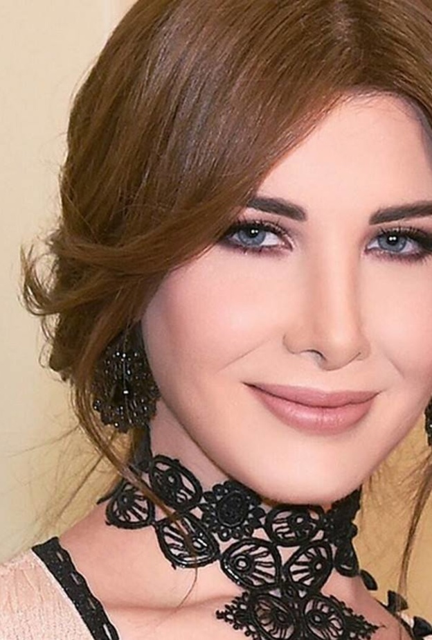 نانسي عجرم تعشق لون عينيها الزرقاوتين