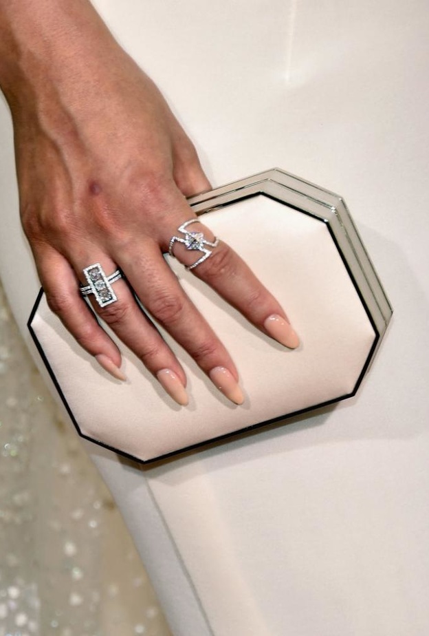 كريسي تايجان خواتم أنيقة من ماركة "Lorraine Schwartz" 