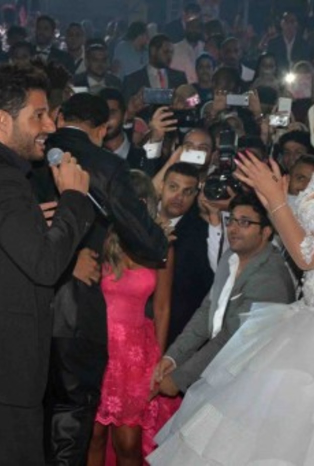 حماقي شارك بالغناء في حفل زفافها