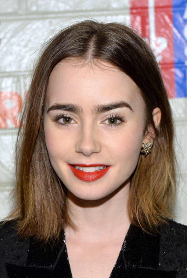 ليلي كولينز ترترتدي مجوهرات H. Stern Jewelry