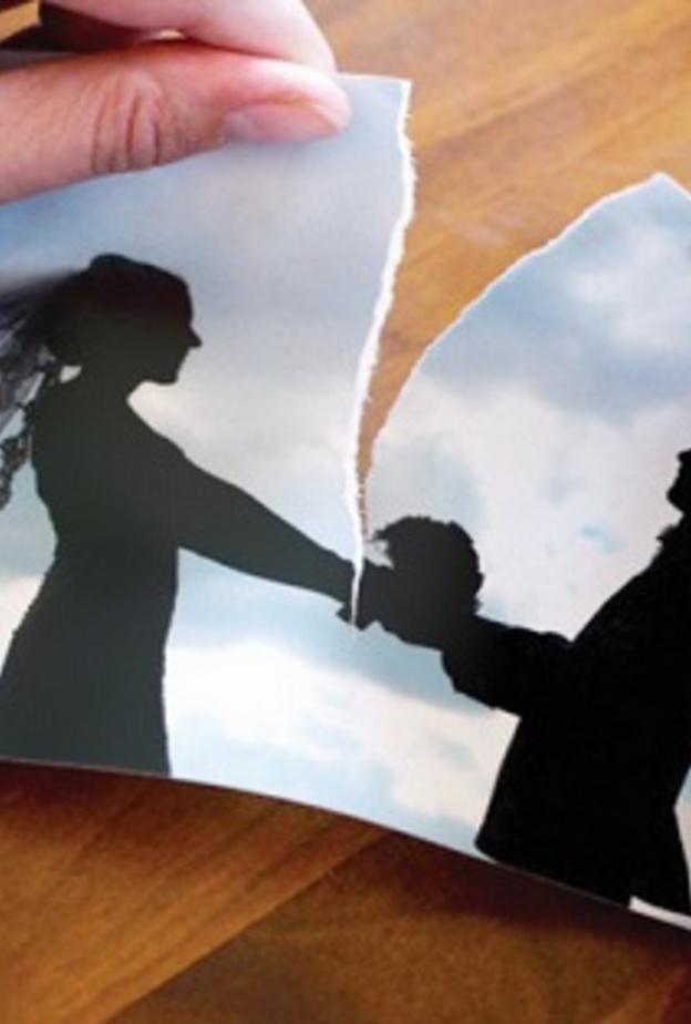 طلق العريس عروسه