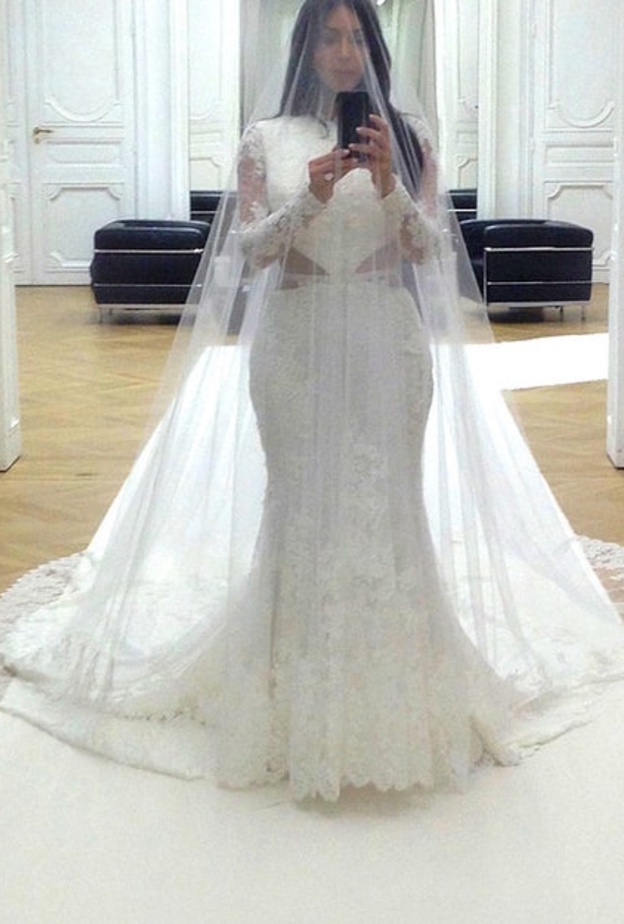 فستان زفاف كيم كردشيان من تصميم دار جيفنشي Givenchy