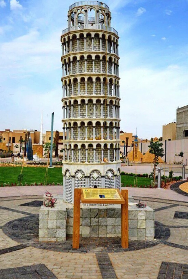 مجسمات عالميه في حدائق الرياض 