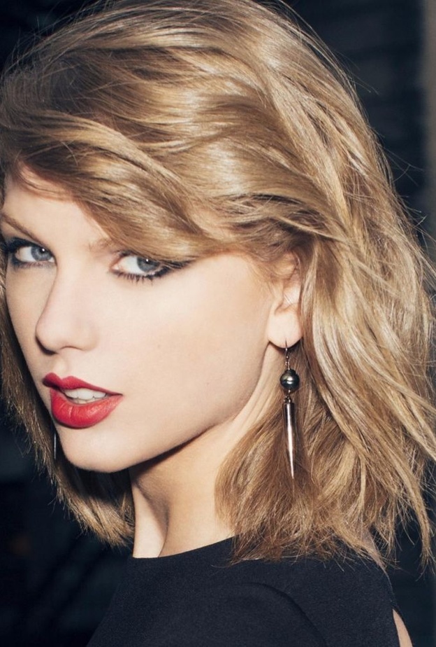 نجوم هوليود يديرون ظهورهم للمغنية تايلور سويفت