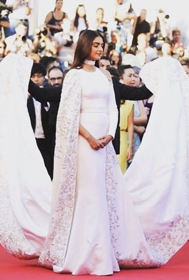 إطلاله سونام البيضاء 