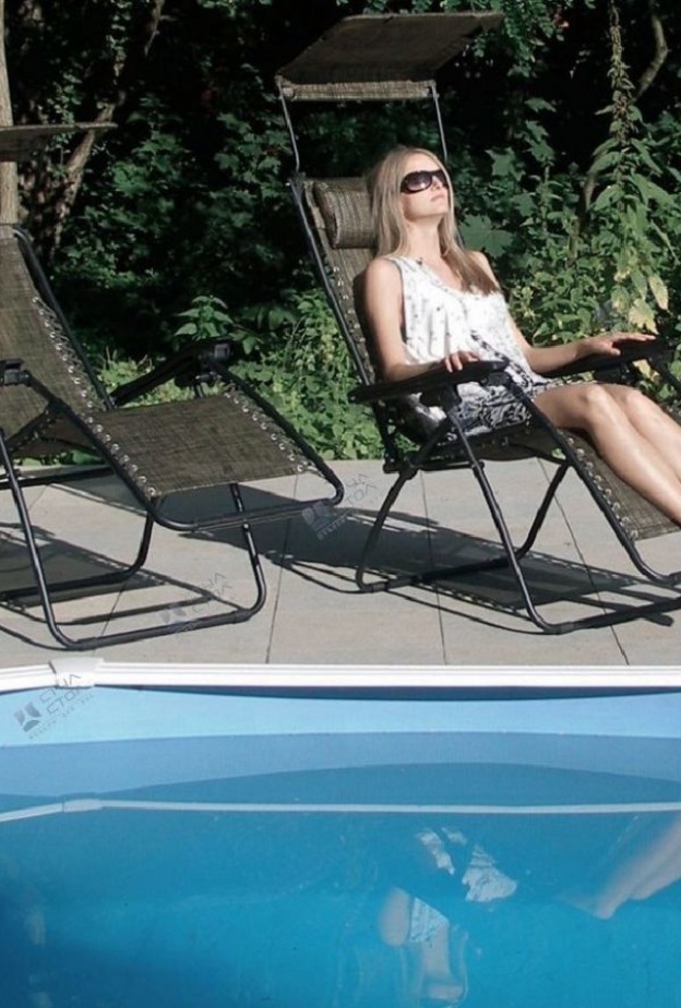 الشيزلونغ هو الكرسي الامثل لجلسة المسبح، مع تصميم من kreslo