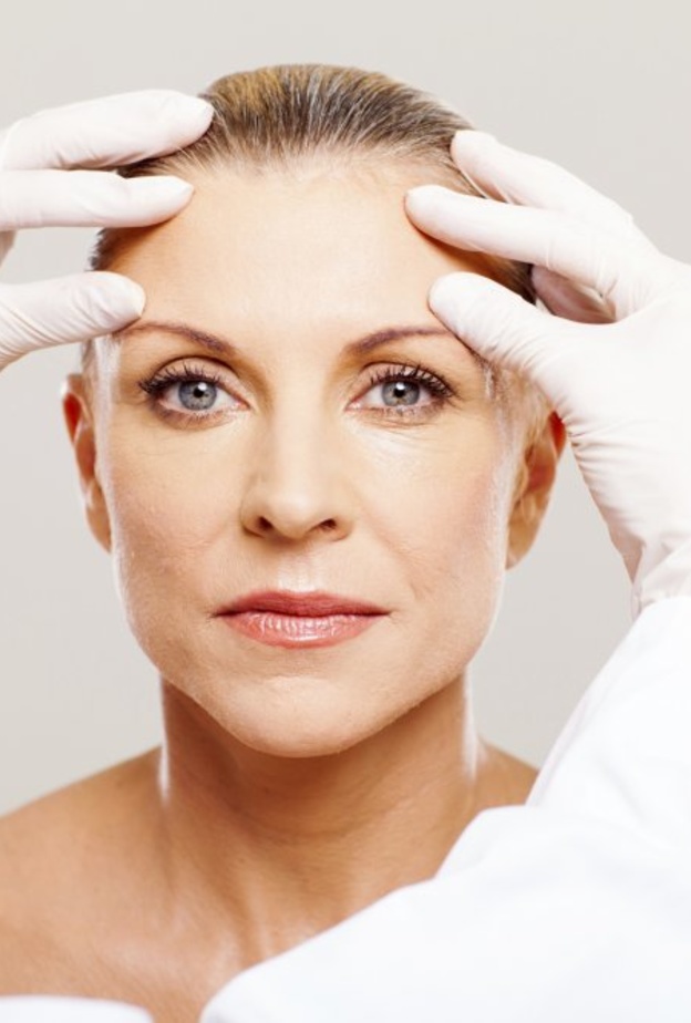 من الممكن أن لا تختفي آثار الجراحة التجميلية قبل يوم الزفاف