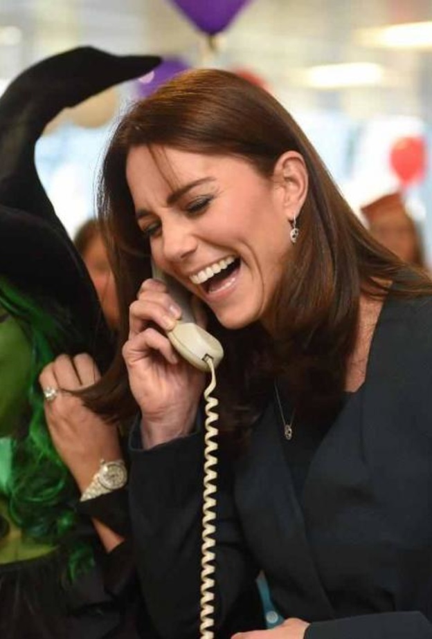 كيت عملت مندوبة مبيعات لأغراض خيرية منذ أسبوعين