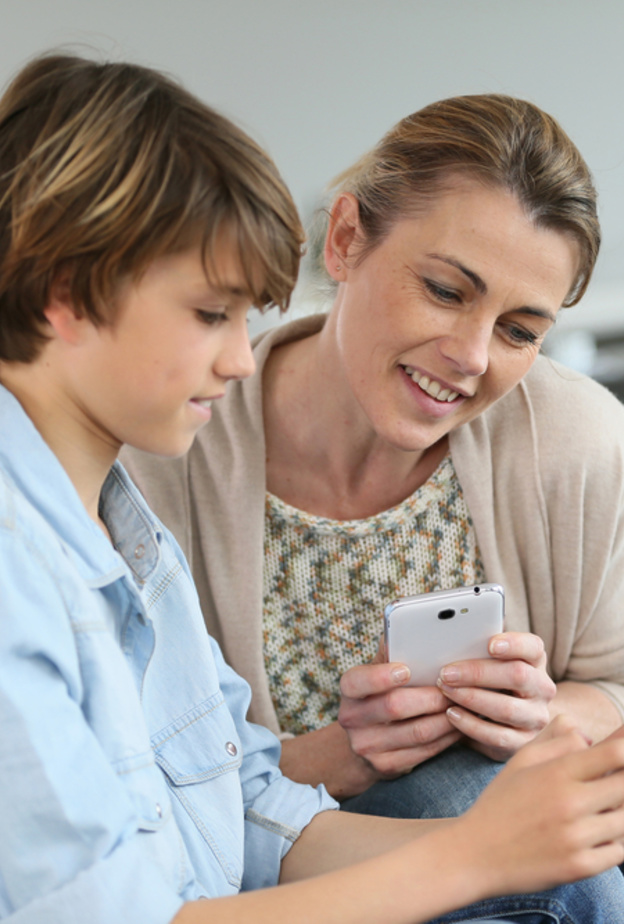 مشاركة الأبناء والتقرب منهم أمر ضروري جدا في مرحلة المراهقة