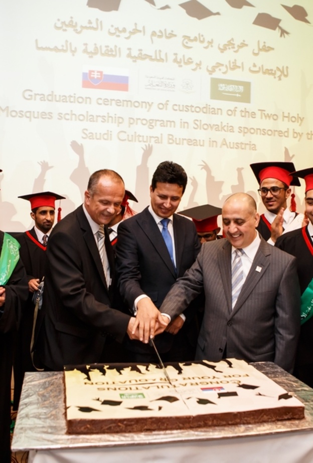 عمل المبتعثين بعد تخرجهم يزيدهم خبرة 