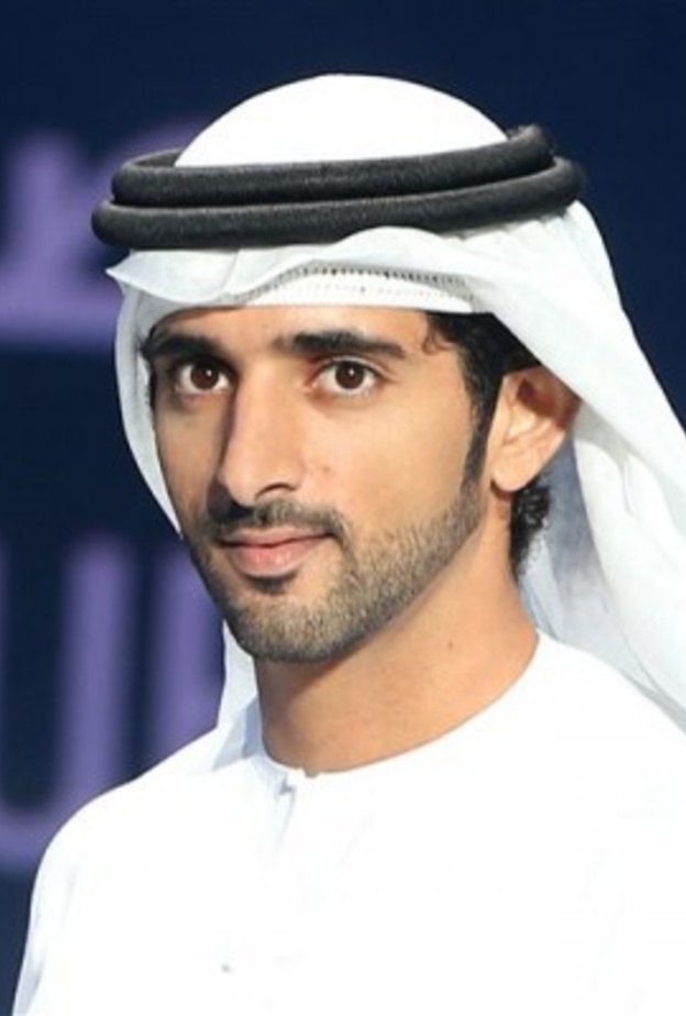 الشيخ حمدان بن محمد يفاجئ قائد عبارة باكستاني في دبي