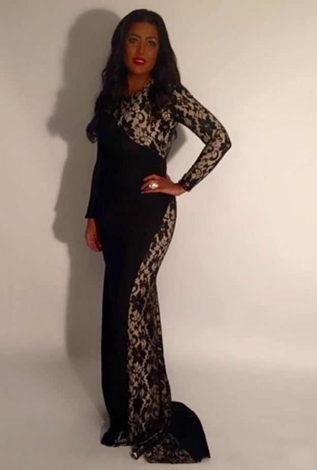 اناقة وعد بفستان سهرة من الدانتيل الانثوي