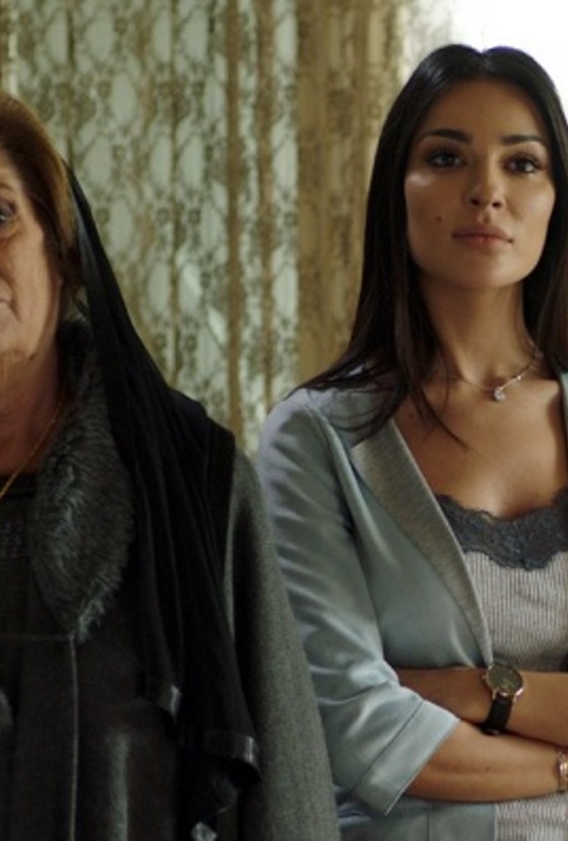 نادين نجيم تتشاجر مع منى واصف 