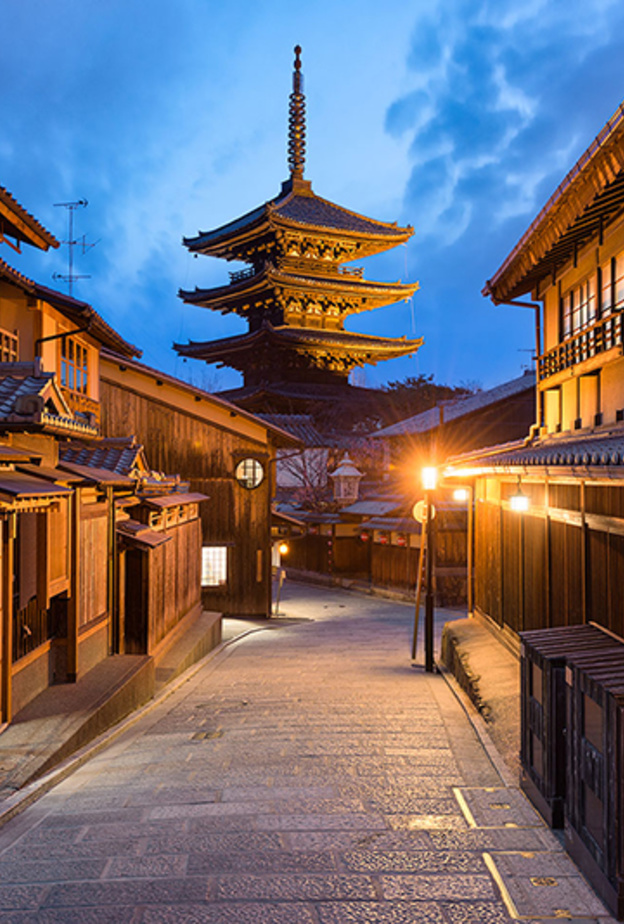 تساقط أوراق الشجر .. الموسم الأجمل في مدينة كيوتو اليابانية