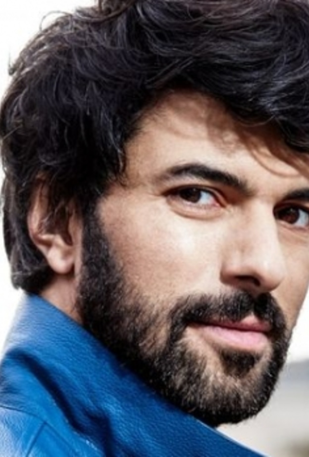 الممثل التركي انجين اكيورك