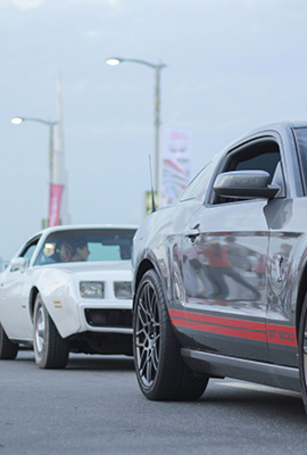 موكب دبي الاستعراضي .. أرقى سيارات العالم تجوب شوارع دبي