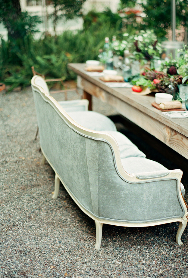 أريكة كلاسيكية أنيقة للعروسين لحفلات الزفاف الكلاسيكية