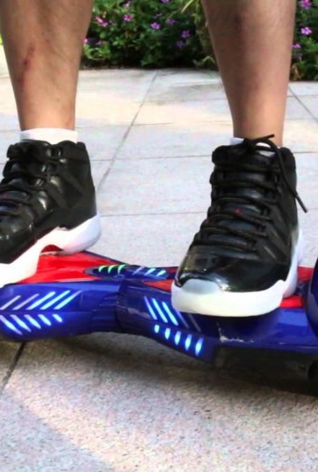 أسرة سعودية تنجو من إنفجار السكوتر الذكي