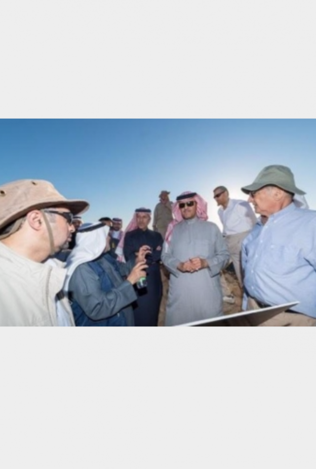 امير المنطقة مع الفريق العلمي