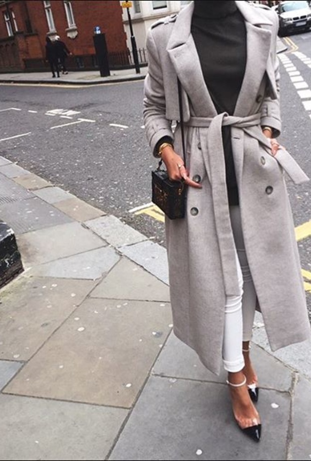  Gianvitto Rossi Plexi Heel  معطف طويل مع حقيبة Louis Vuitton وحذاء كعب عالي