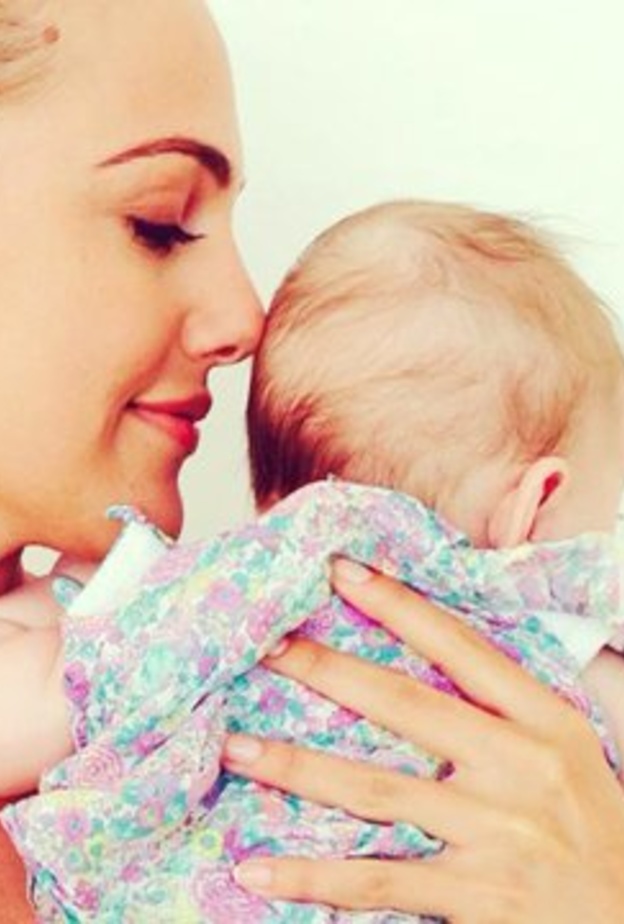 مريم أوزيرلي مع ابنتها