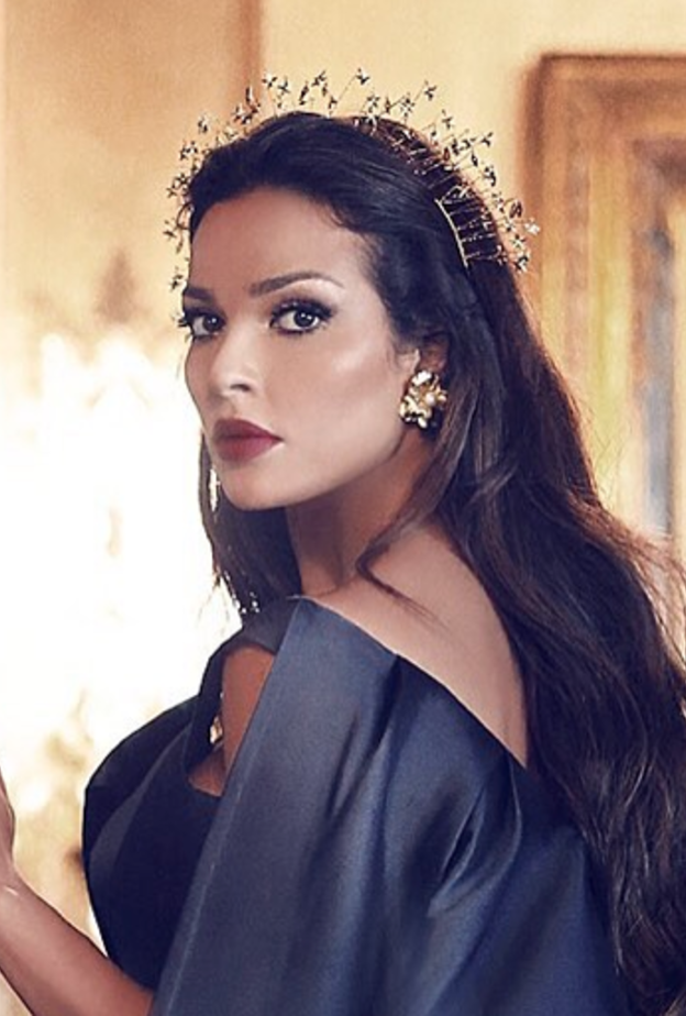 اطلالة ملكية لنادين نجيم بالأسود