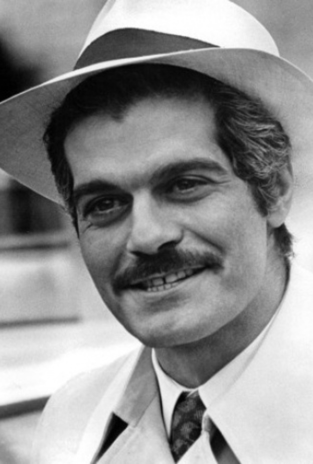 عمر الشريف بالقبعة