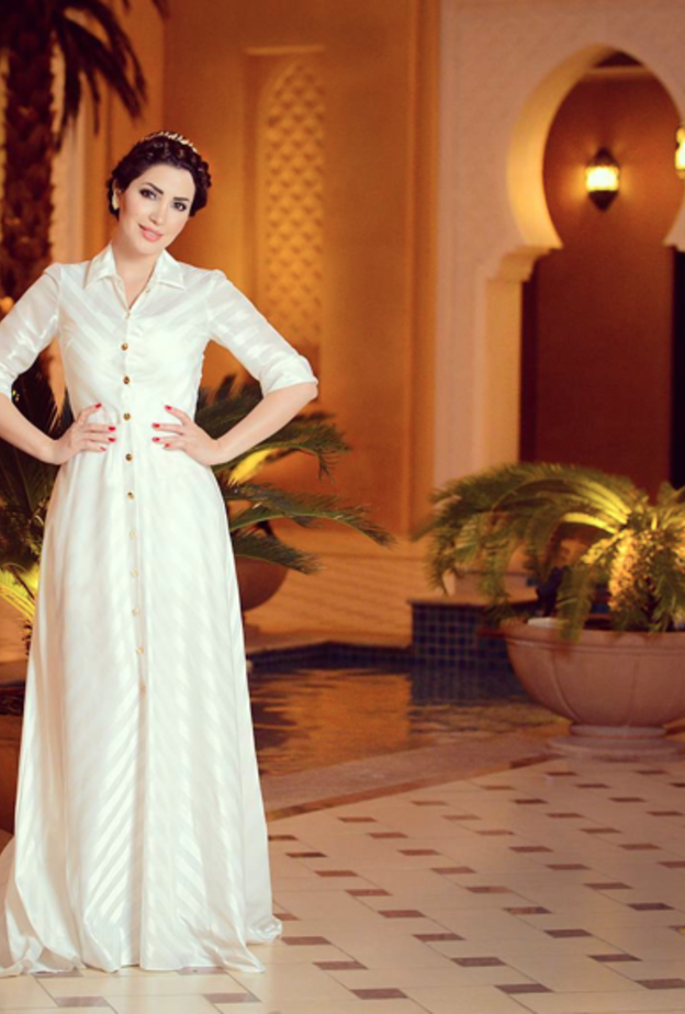 نسرين طافش في قفطان أنيق باللون الأبيض