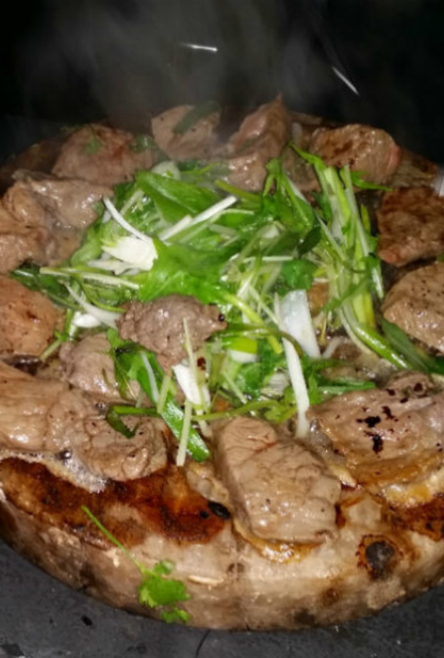  الشواء على الحجر