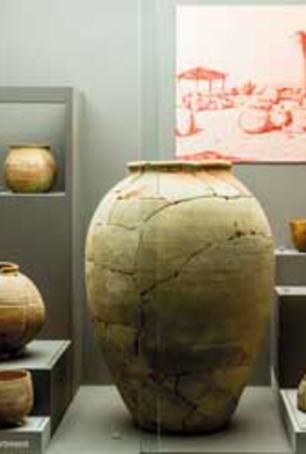 مشط منحوت من العاج (2200- 2000 ق.م)