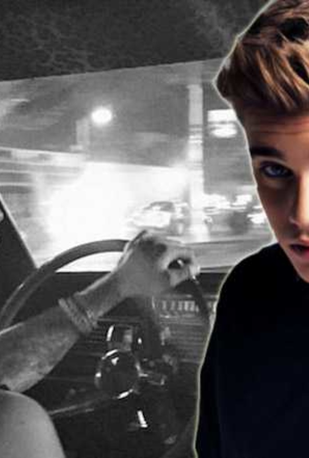 جاستين بيبر داخل سيارة لنكولن كونتينينتال الكلاسيكية