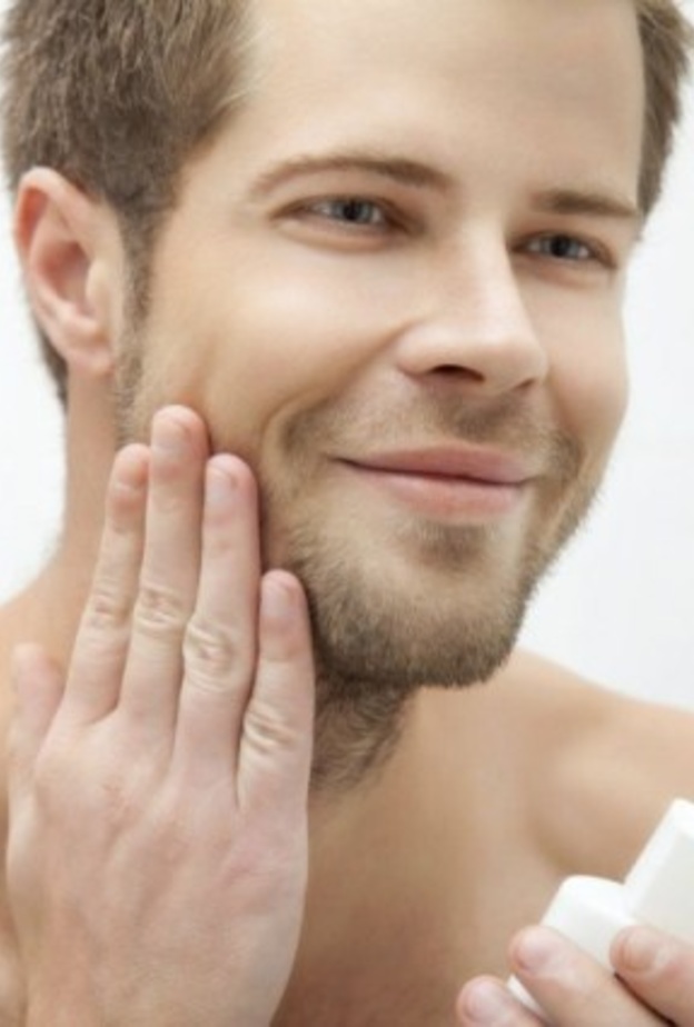 في فصل الشتاء ولتحمي بشرتك من مخاطر الجفاف، يكون عليك ترطيبها بشكل جيّد