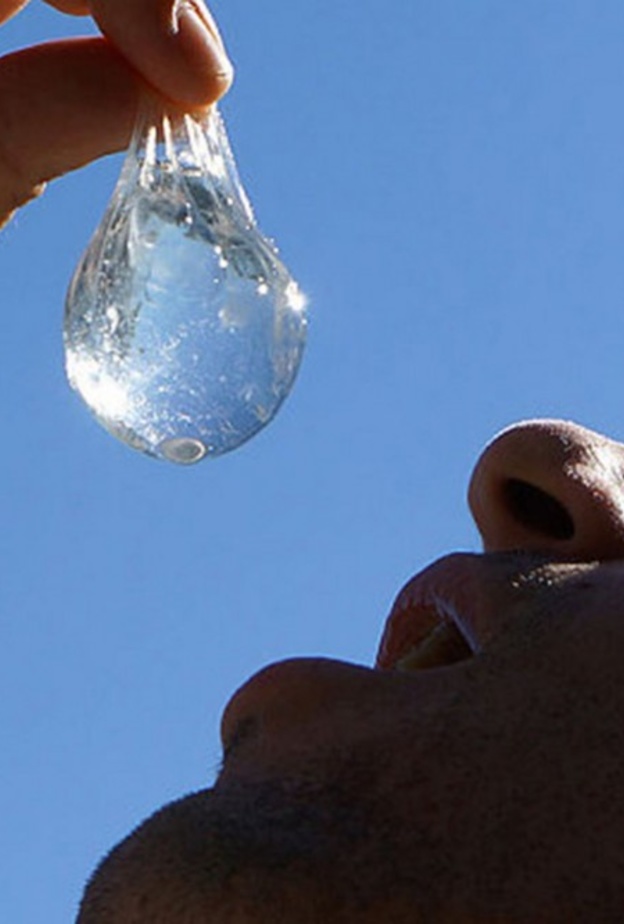 وعاء Ooho على شكل بالون من الطحالب الصالحة للأكل